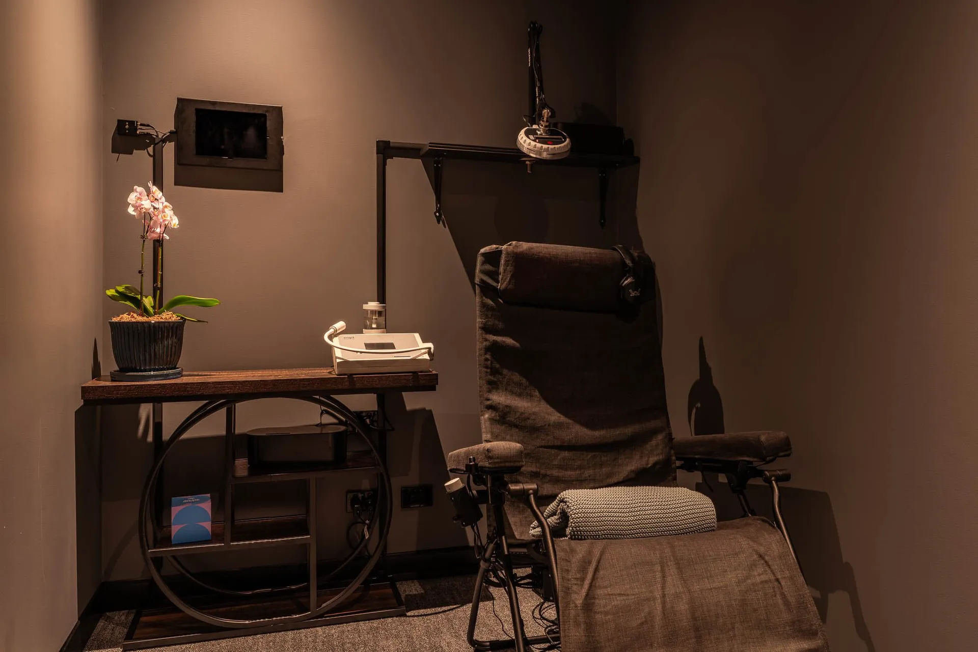 Quiet private session room with a reclining chair and warm lamp